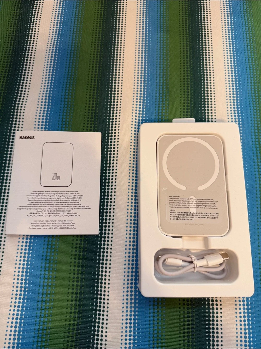 20W White Magnetic Wireless Power Bank 6000mAh